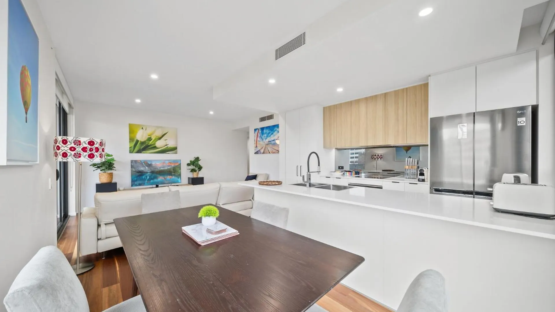 Apartment Inner-City 2-Bed With Large Balcony, Garden & Gym Campbell