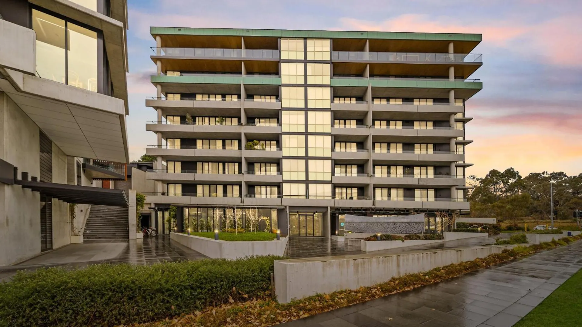 Apartment Inner-City 2-Bed With Large Balcony, Garden & Gym Campbell
