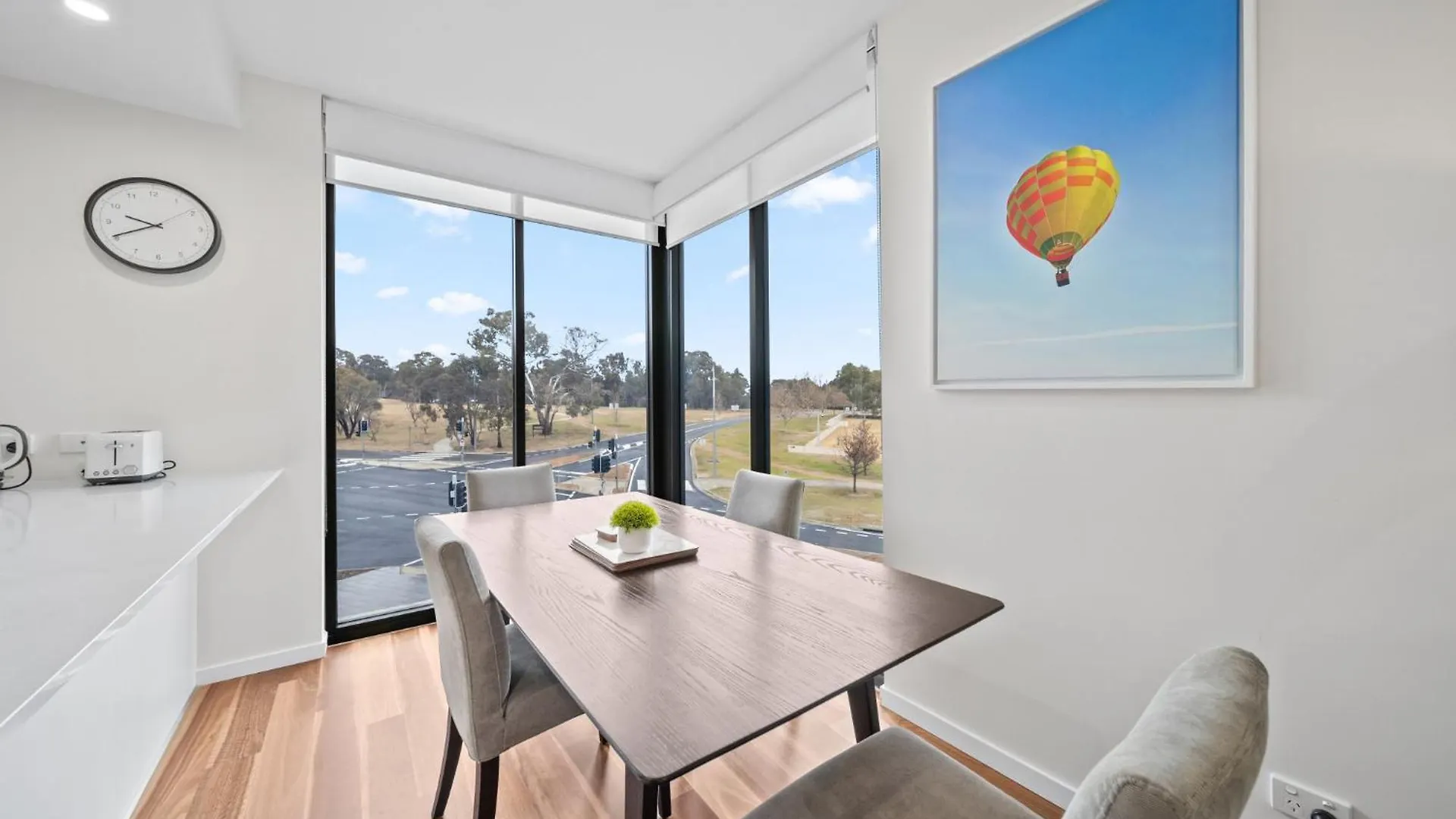 Apartment Inner-City 2-Bed With Large Balcony, Garden & Gym Campbell Australia