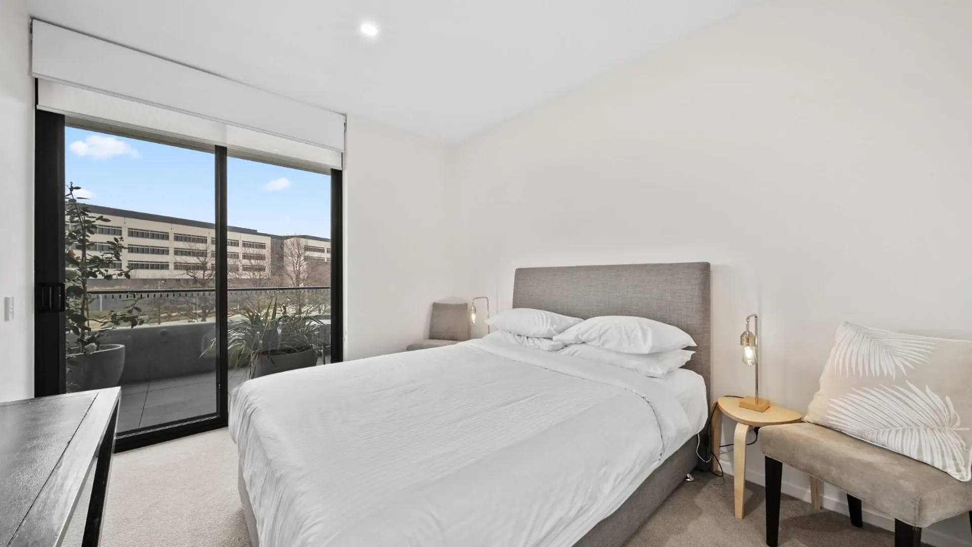 Apartment Inner-City 2-Bed With Large Balcony, Garden & Gym Campbell