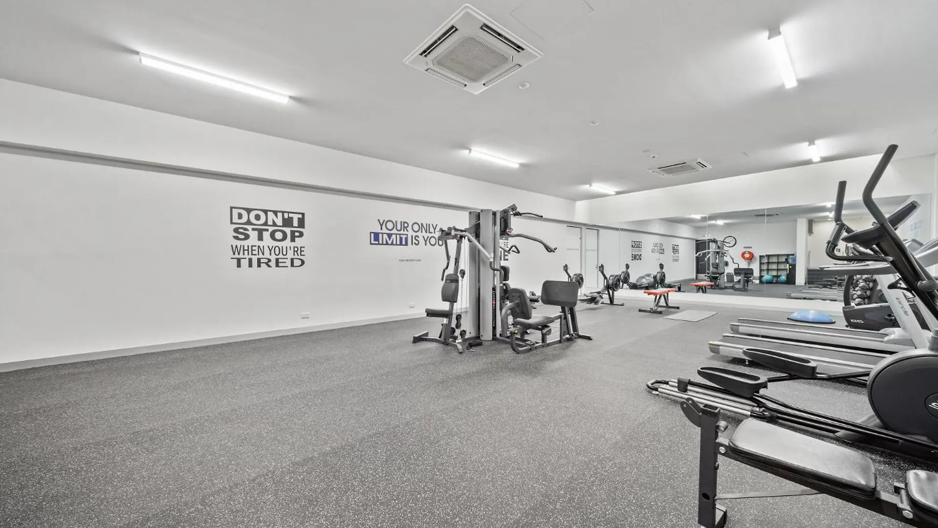 Inner-City 2-Bed With Large Balcony, Garden & Gym Campbell 0*,