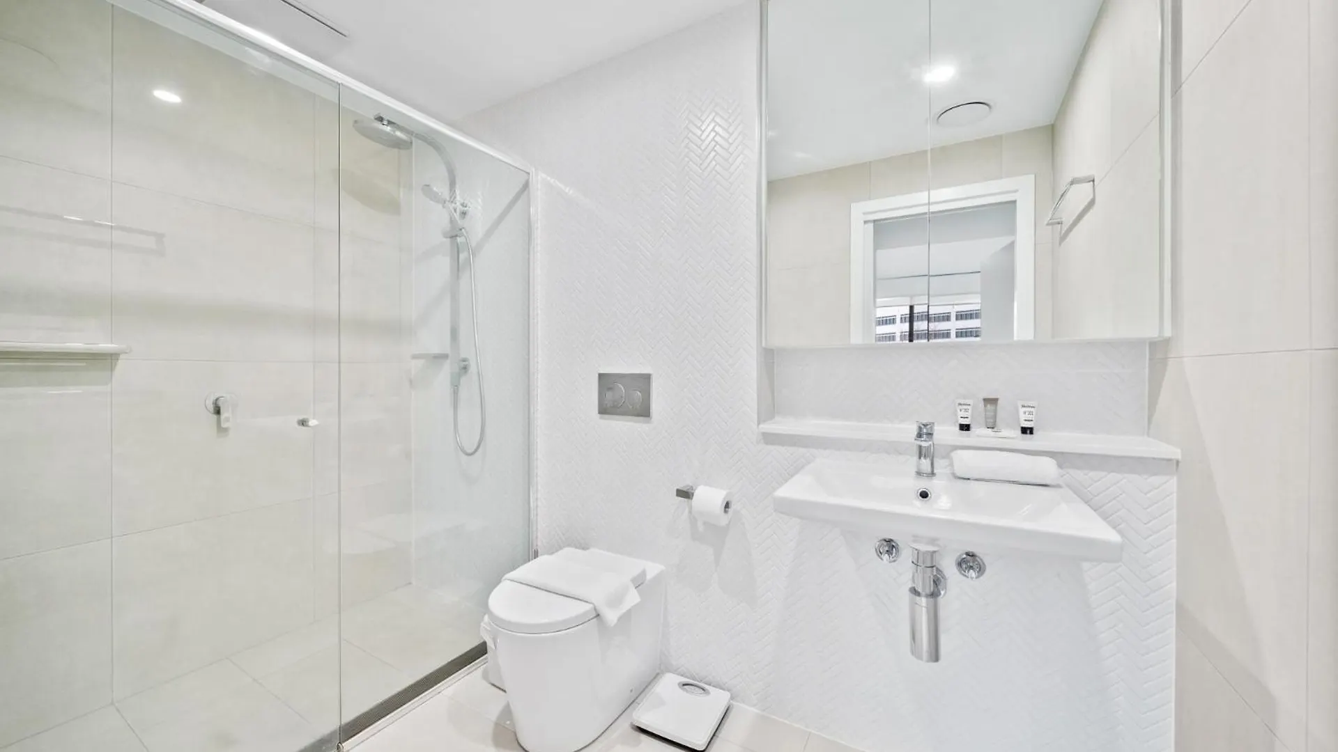 Inner-City 2-Bed With Large Balcony, Garden & Gym Campbell 0*,  Australia